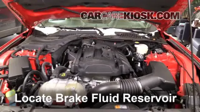 2015 Ford Mustang EcoBoost 2.3L 4 Cyl. Turbo Liquide de frein Contrôler le niveau de liquide de frein